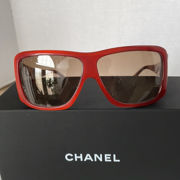 Authentic Chanel Sunglasses. - Picture 4 of 15